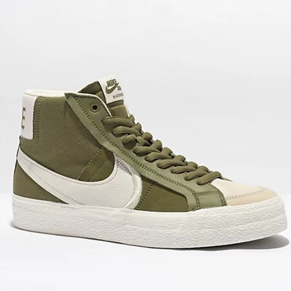 Nike Zoom Blazer Mid Premium Sneakers - Picture 9 of 15